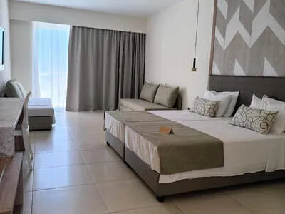 Rooms & suites